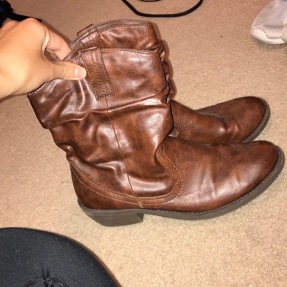 short cowgirl boots. size 10 womens